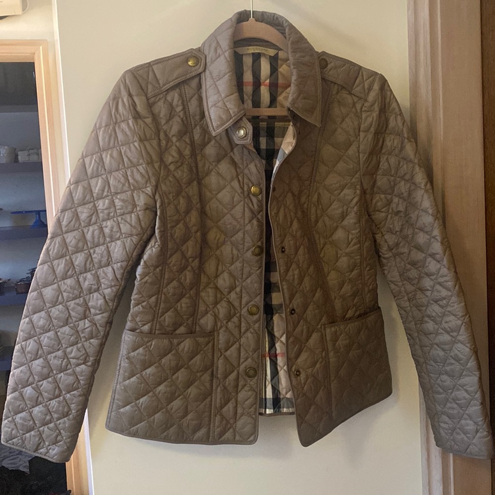 Tan women’s Burberry Brit quilted jacket EUC SIZE SMALL